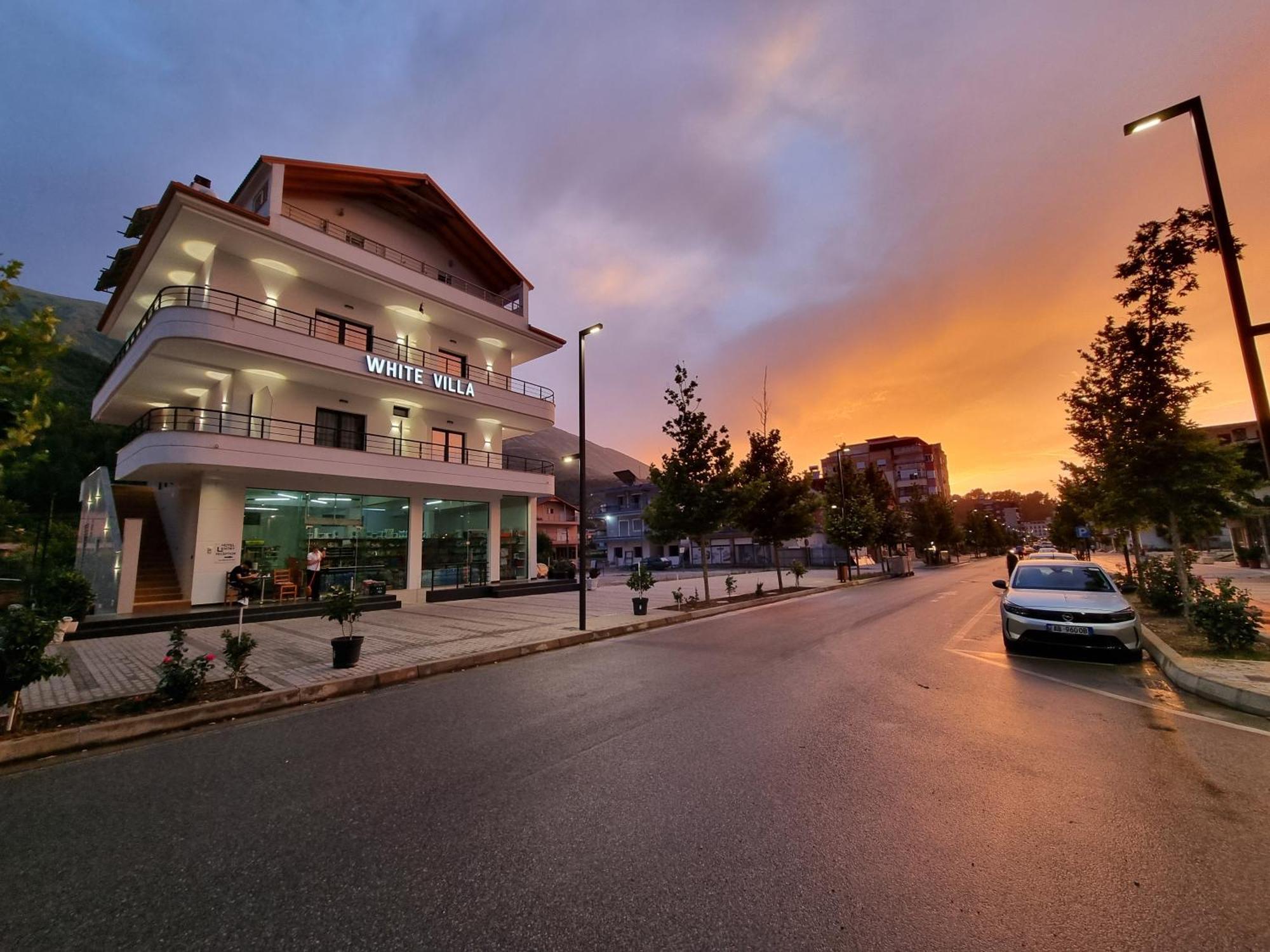 Përmet White Villa מראה חיצוני תמונה